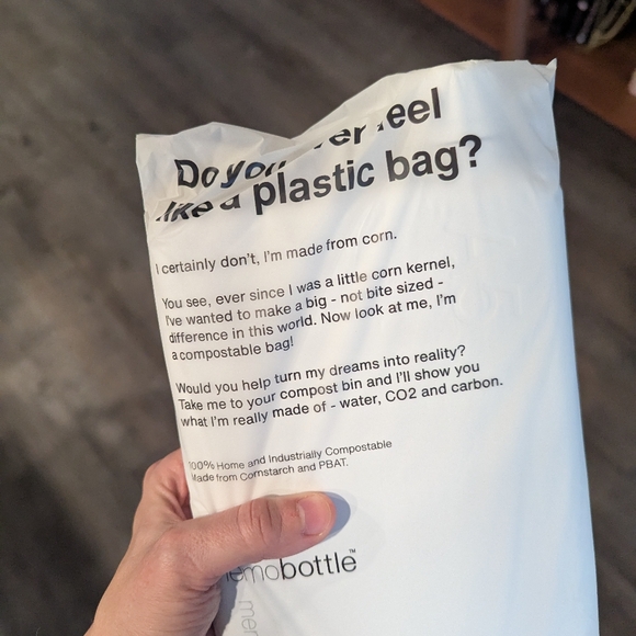 Memo Bottle - 36 oz Stainless Steel Flat Water Bottle - Picture 3 of 4